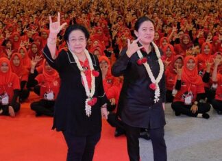 Megawati dan Puan Maharani dalam sebuah acara