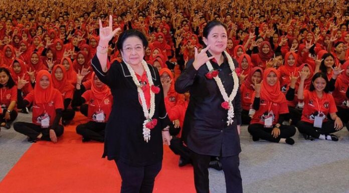 Megawati dan Puan Maharani dalam sebuah acara