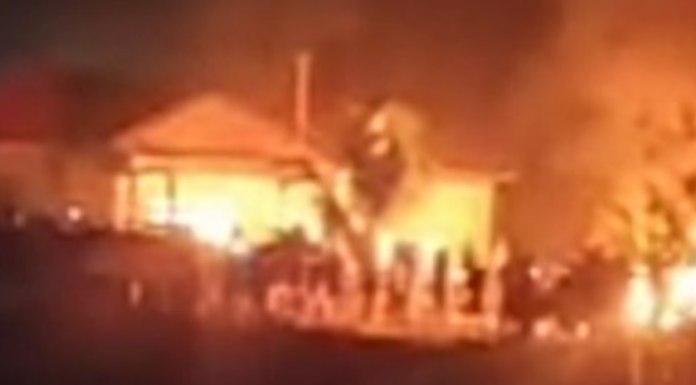 Diduga Karena Maraknya Begal, Polsek Candipuro Lampung Dibakar Warga Mapolsek Candipuro