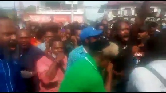 Gubernur Papua Diganti oleh Mendagri, Rakyat Papua Unjuk Rasa Menolaknya