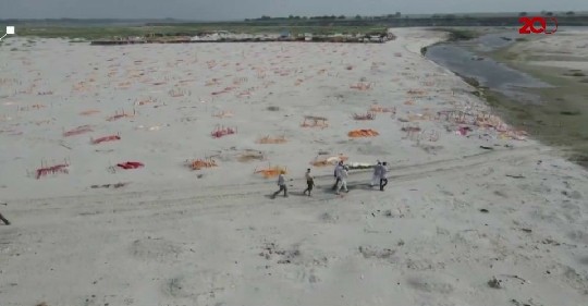Akibat Banjir, Ratusan Mayat Covid Terapung di Tepi Sungai Gangga India