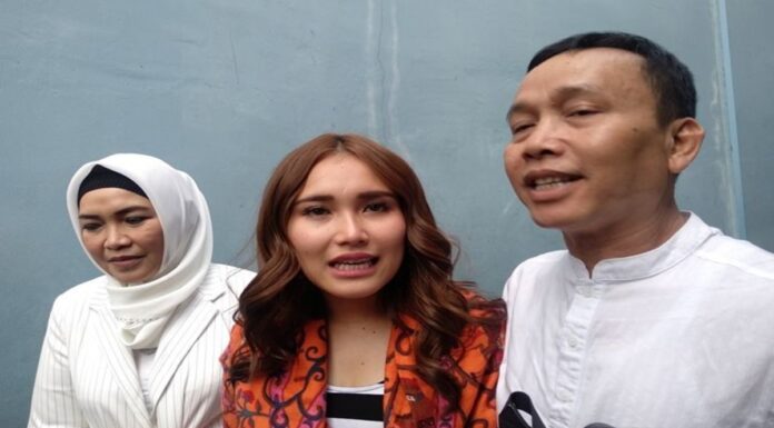Keluarga Ayu Ting Ting