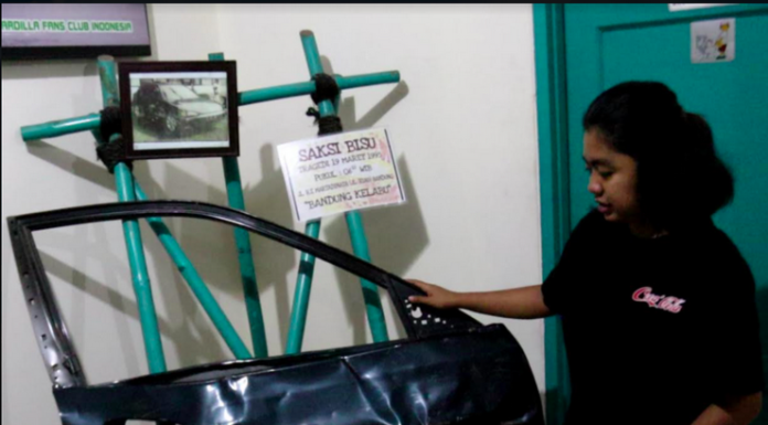 Merinding, ini pintu mobil Nike Ardilla saat kecelakaan dulu