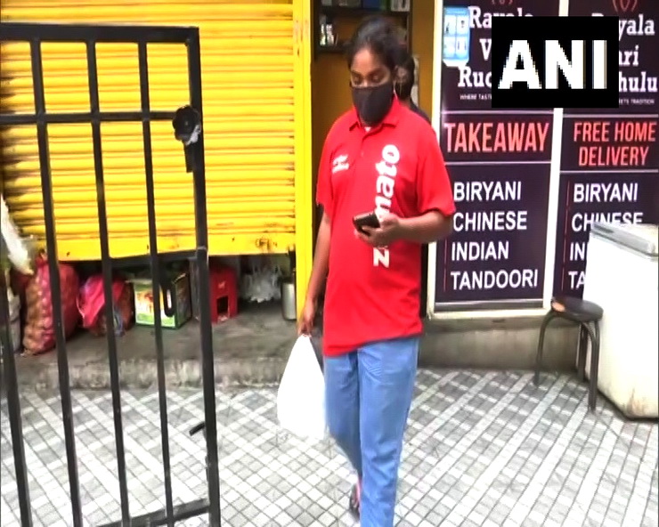 Biar Gaji Kecil di Masa Pandemi, Wanita India Ini Tetap Strong Jadi Kurir Antar Makanan