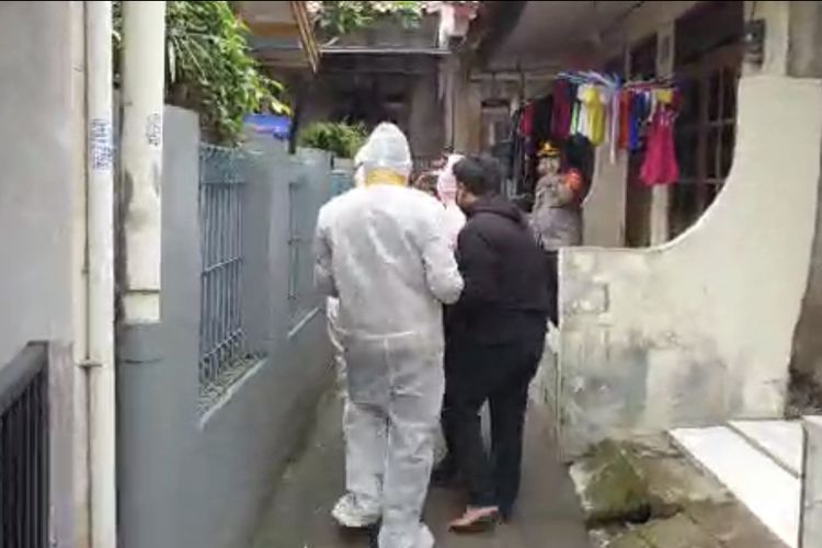 Menangis Gak Mampu Tolong Warga Kritis Corona, Wakapolres: Maaf Bu, Tadi Saya Janji Bawa Bapak Selamat