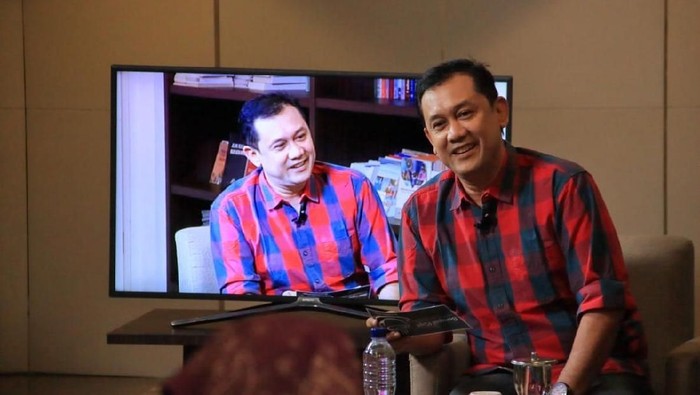 Gak Serius Melulu, Denny Siregar Juga Bisa Guyon seperti Ini