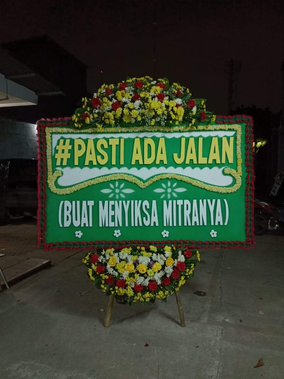 Wah! Driver Gojek Mogok Kerja Massal dan Protes Lewat Karangan Bunga, Ada Apa?