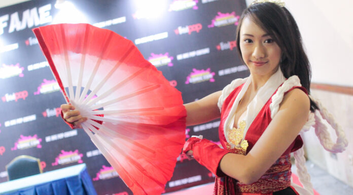 Wow banget! Segini penghasilan Lola Zieta sebagai cosplayer top
