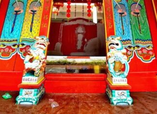 Patung Khas China Ini Dipercaya sebagai Penjaga Pintu, Percaya Gak?