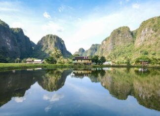 Pelesir ke Gugusan Karts Rammang-rammang, OMG Eksotisnya Wisata Indonesia