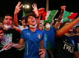 Warga Italia bakal teriak hore sebab mulai 28 Juni wajib pakai masker dicabut