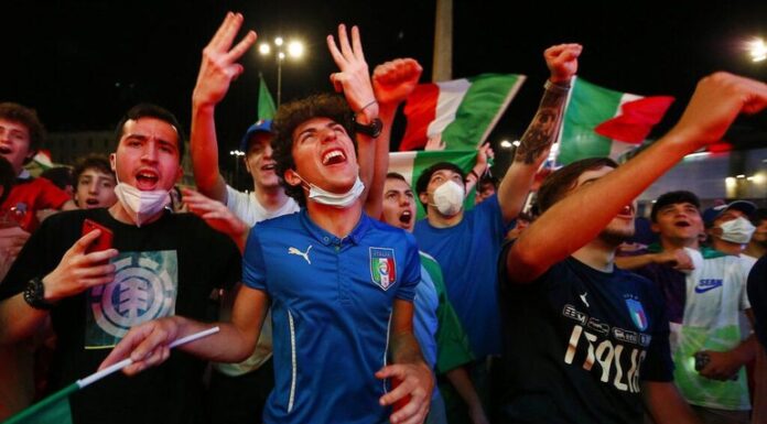 Warga Italia bakal teriak hore sebab mulai 28 Juni wajib pakai masker dicabut