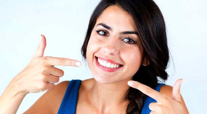 Ini Cara Ampuh Bikin Gigi Jadi Kinclong, Gampang Gak Ribet!