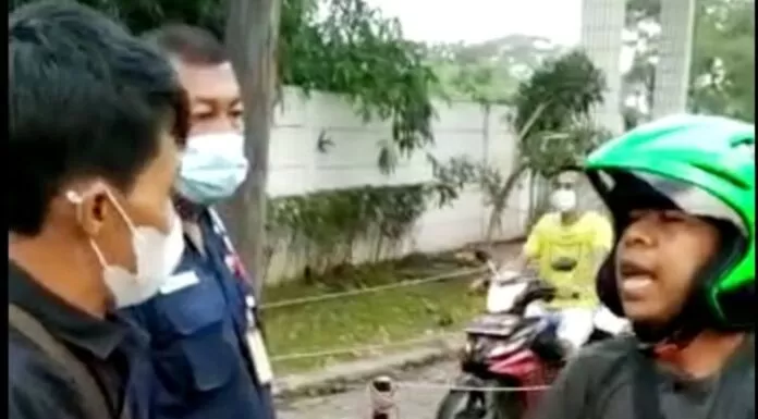 Ngotot Tolak Pakai Masker Gak Percaya Corona, Ditangkap Polisi Ciut Minta Maaf Ngotot Tolak Pakai Masker Gak Percaya Corona, Ditangkap Polisi Ciut Minta Maaf