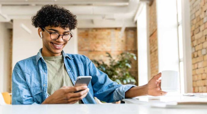 Stop Normalisasi Kerja Berlebihan Sudah saatnya Gunakan Software HRIS! software hris