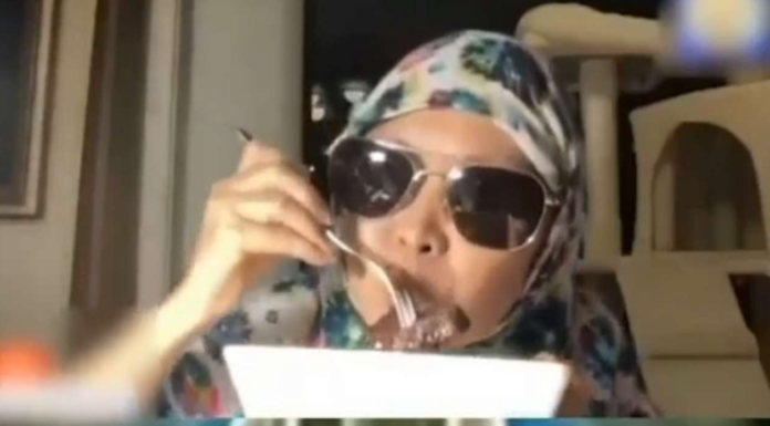 Heboh, Wanita Muslimah Buat Tutorial Makan Babi dengan Cara Halal tutorial makan babi