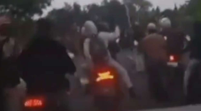 Bubarkan Tawuran, Pengendara Mobil di Bogor Tabrak Motor Para Pelaku bubarkan tawuran