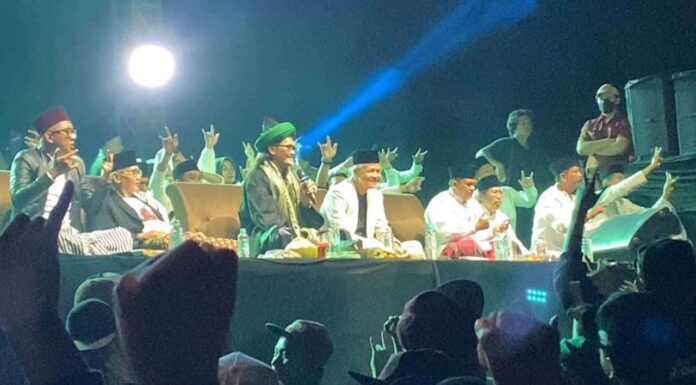 Malam Pergantian Tahun, Ganjar Pranowo Salawatan dan Doa Bersama Ribuan Jemaah Gus Ali di Semarang malam pergantian tahun