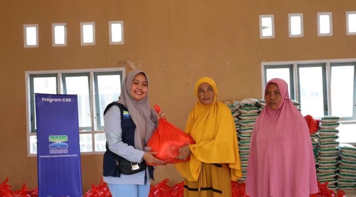 Perusahaan Smelter Ini Bagi-bagi 300 Paket Sembako di 3 Desa untuk Janda, Yatim dan Lansia Perusahaan smter