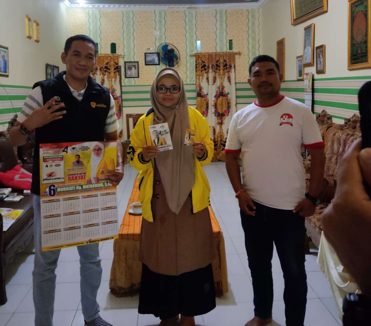 Warga Sambangi Kediaman Caleg Golkar Murniati Dg Matarring: Saya Butuh Figur Seperti Ibu!