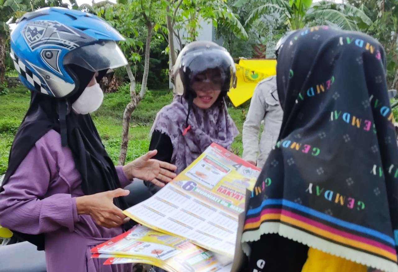 Warga Sambangi Kediaman Caleg Golkar Murniati Dg Matarring: Saya Butuh Figur Seperti Ibu!