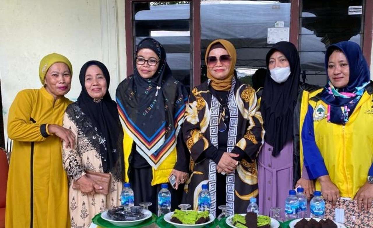 Warga Sambangi Kediaman Caleg Golkar Murniati Dg Matarring: Saya Butuh Figur Seperti Ibu!