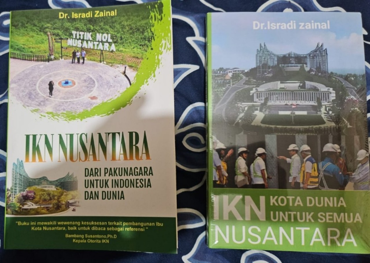 Putra Bulukumba Sulsel Isradi Zainal Serahkan 2 Buku Karyanya Kepada Prabowo Subianto