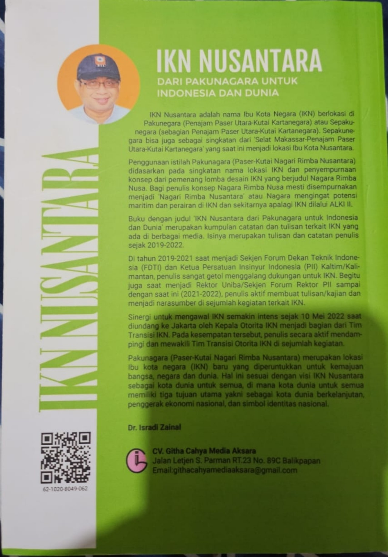 Putra Bulukumba Sulsel Isradi Zainal Serahkan 2 Buku Karyanya Kepada Prabowo Subianto