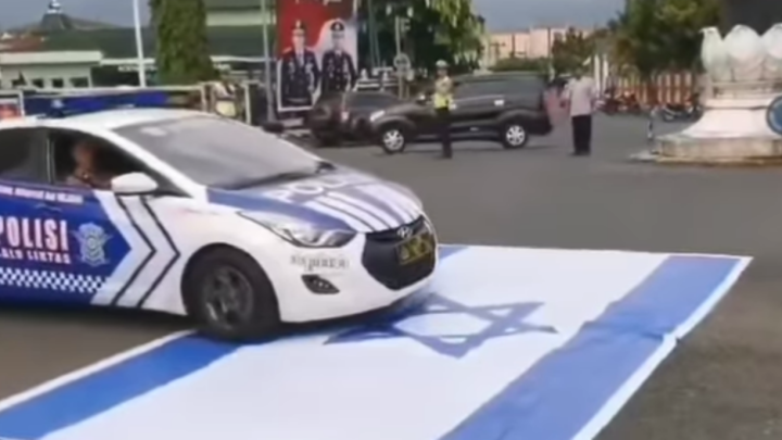 injak bendera israel injak bendera israel