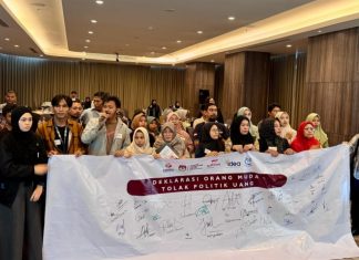 Politik uang