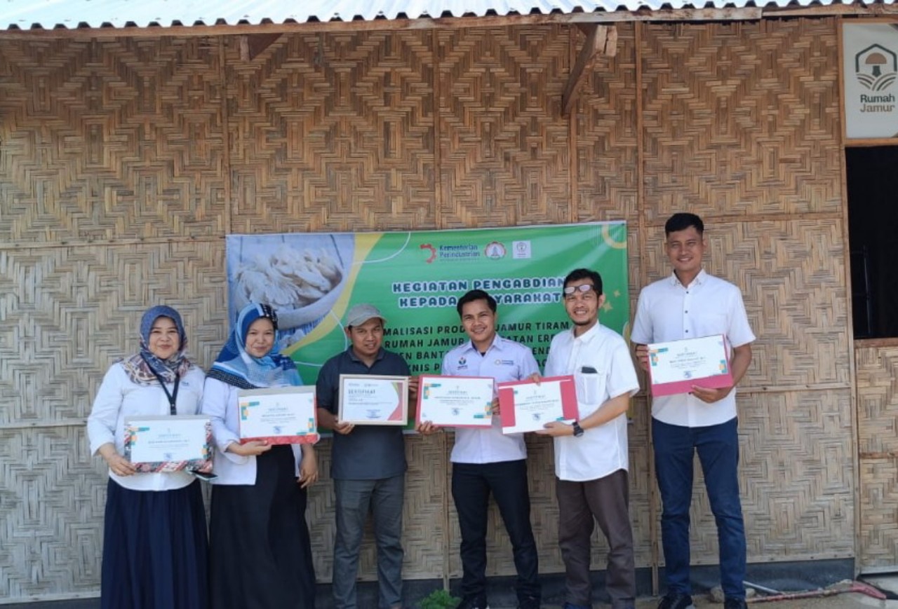 Tim AK-Manufaktur Bantaeng Laksanakan Pengabdian Masyarakat di IKM Rumah Jamur