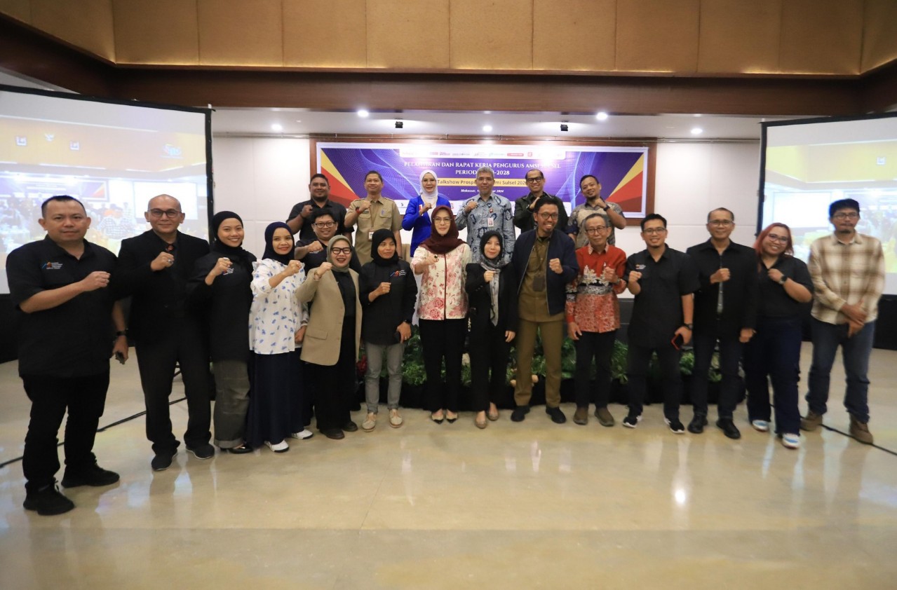 Ketua Umum DPD IWAPI Ainun Jariah Jadi Pembicara di Talkshow Pelantikan Asosiasi Media Siber Indonesia Sulsel