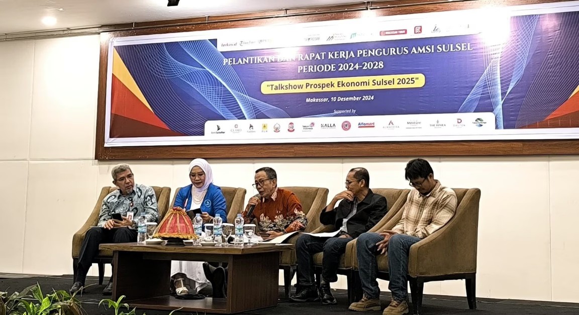 Ketua Umum DPD IWAPI Ainun Jariah Jadi Pembicara di Talkshow Pelantikan Asosiasi Media Siber Indonesia Sulsel