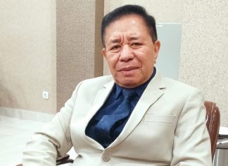 Ketum mp gpdI Pdt Johnny Weol