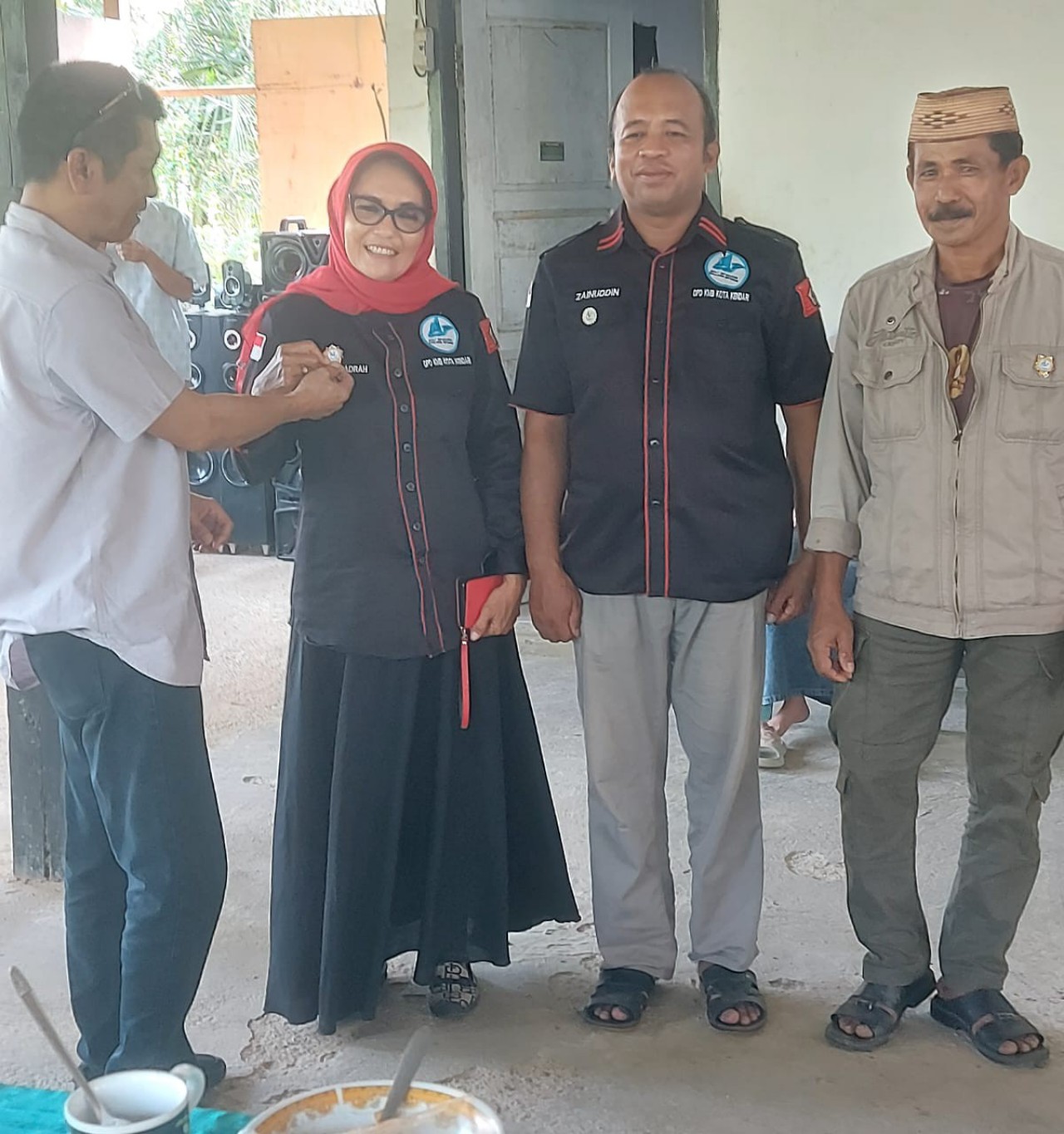 Andi Irwan Nur Sematkan PIN KM Bulukumba ke Sejumlah Tokoh yang Telah Berjasa Membesarkan Organisasi