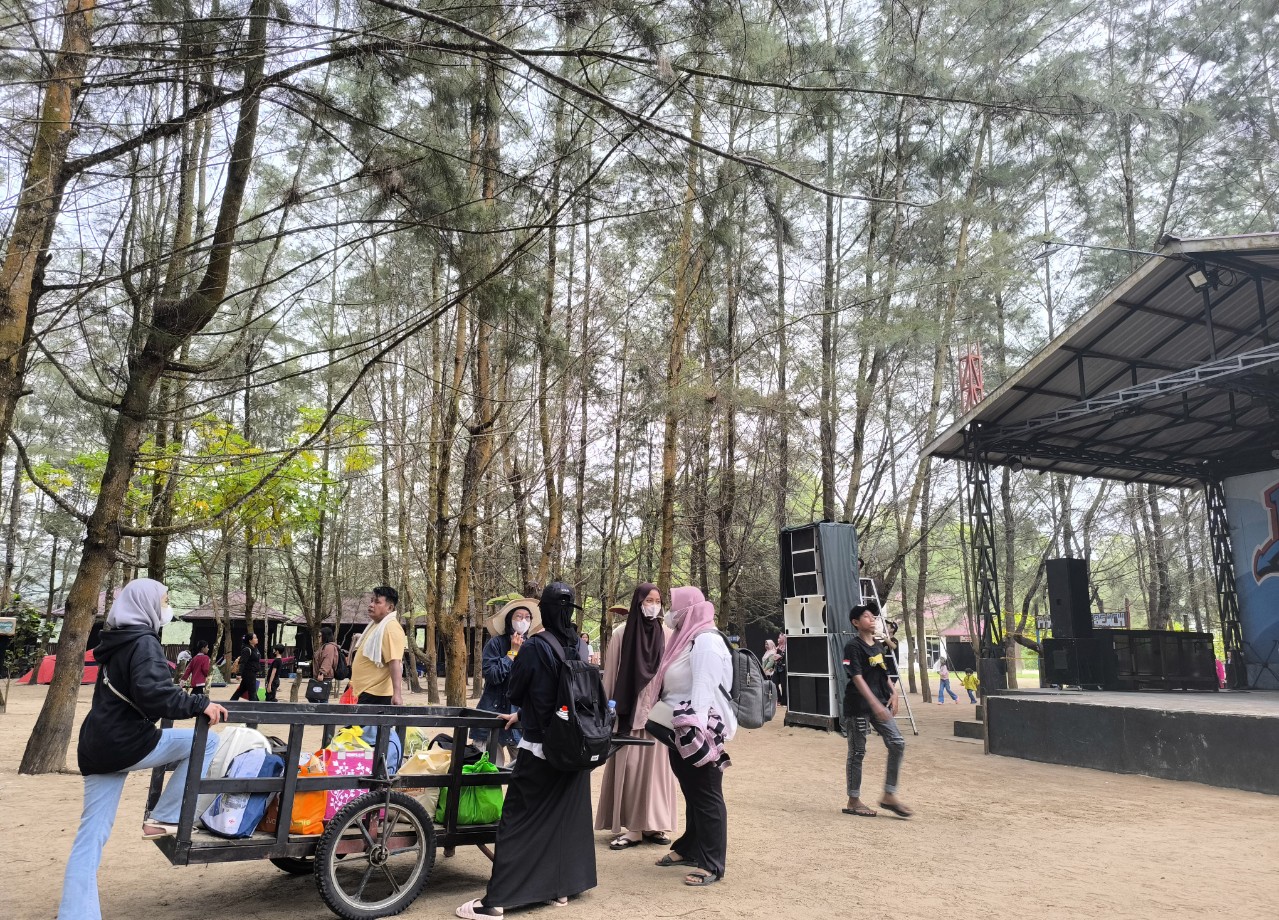 Pantai Panrita Lopi, Destinasi Favorit di Kalimantan Timur, Pengunjung Bebas Membawa Makanan