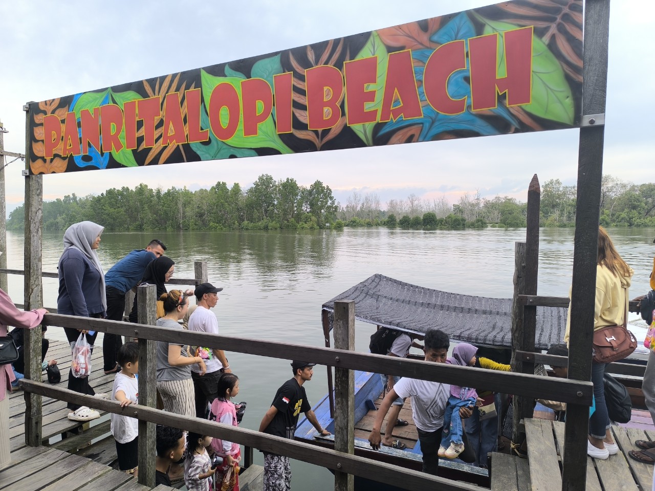 Pantai Panrita Lopi, Destinasi Favorit di Kalimantan Timur, Pengunjung Bebas Membawa Makanan