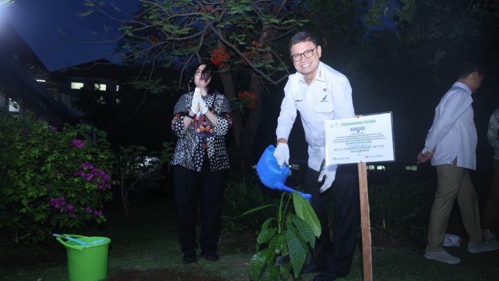 Kunjungi RSUD Dr. Soetomo Surabaya, Taruna Ikrar Tanam pohon dan Pastikan Keamanan dan Kedaulatan Obat Nasional kepala bpom