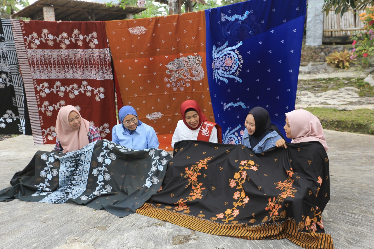 Dari Teras Rumah ke Panggung Nasional, Batik ChaCha Mentari Angkat UMKM Persit Rejang Lebong