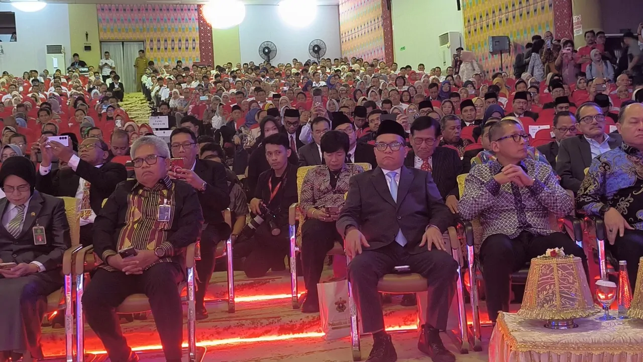 Hadiri Pelantikan Rektor Unhas, Direktur PT PAL Indonesia Dorong Sinergi Kampus dan Industri