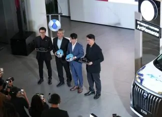 pasar EV premium