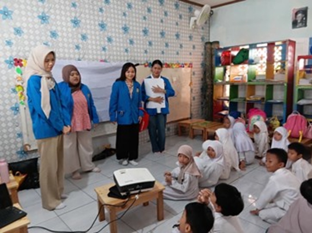 Edukasi Menabung Melalui Media Poster dan Cerita dalam Membedakan Kebutuhan dan Keinginan Sejak Dini pada Anak PAUD Pelangi Sawangan Kota Depok