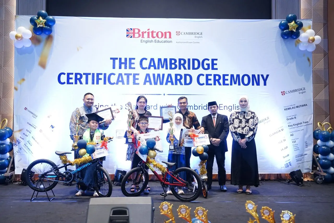 Ratusan Siswa Briton Raih Sertifikat Cambridge, Siap Bersaing di Tingkat Internasional